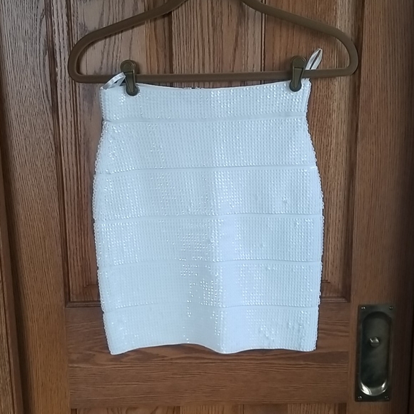 BCBG MaxAzira White Sequined Bandage Skirt - Picture 1 of 7